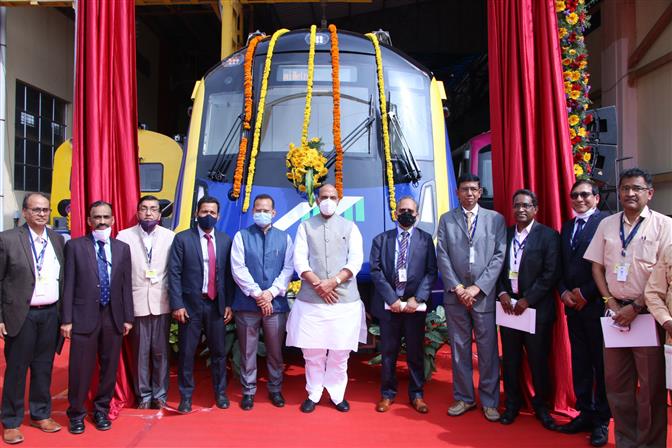 Raksha Mantri Shri Rajnath Singh unveils India’s First Indigenously Designed & Developed Driverless Metro Car