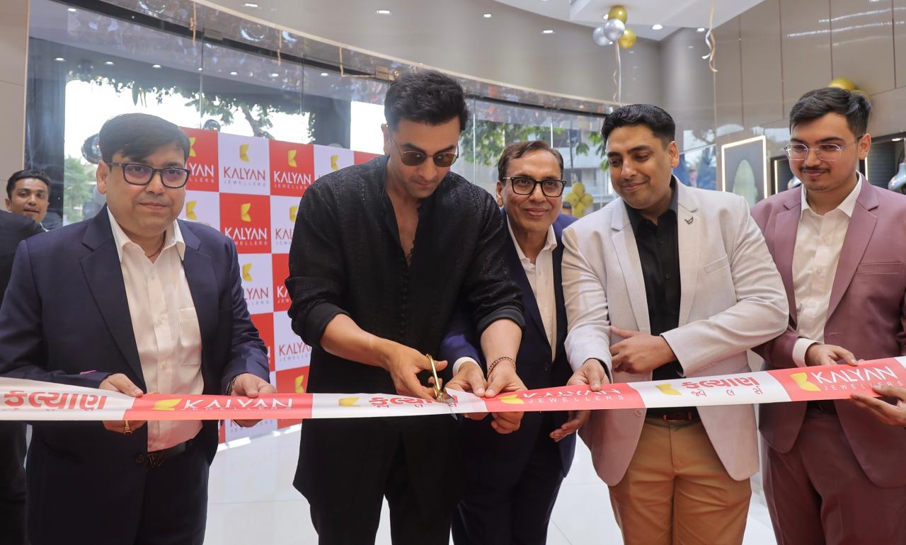 Bollywood star Ranbir Kapoor inaugurated Kalyan Jewellers’ new showroom ...